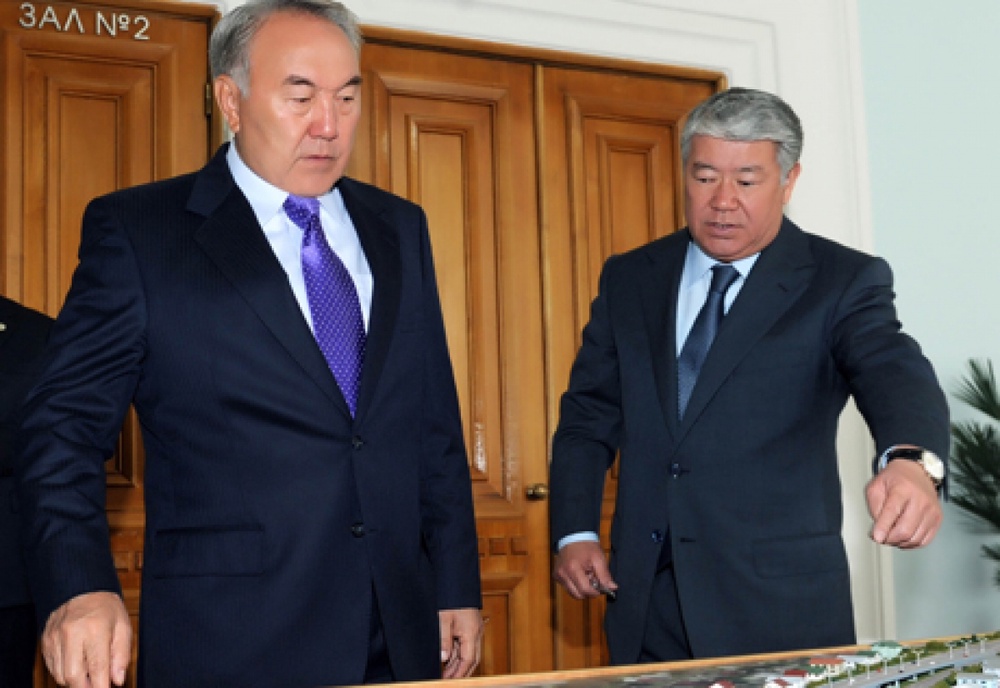 Президент Казахстана Нурсултан Назарбаев и аким Алматы Ахметжан Есимов. ©Болат Отарбаев