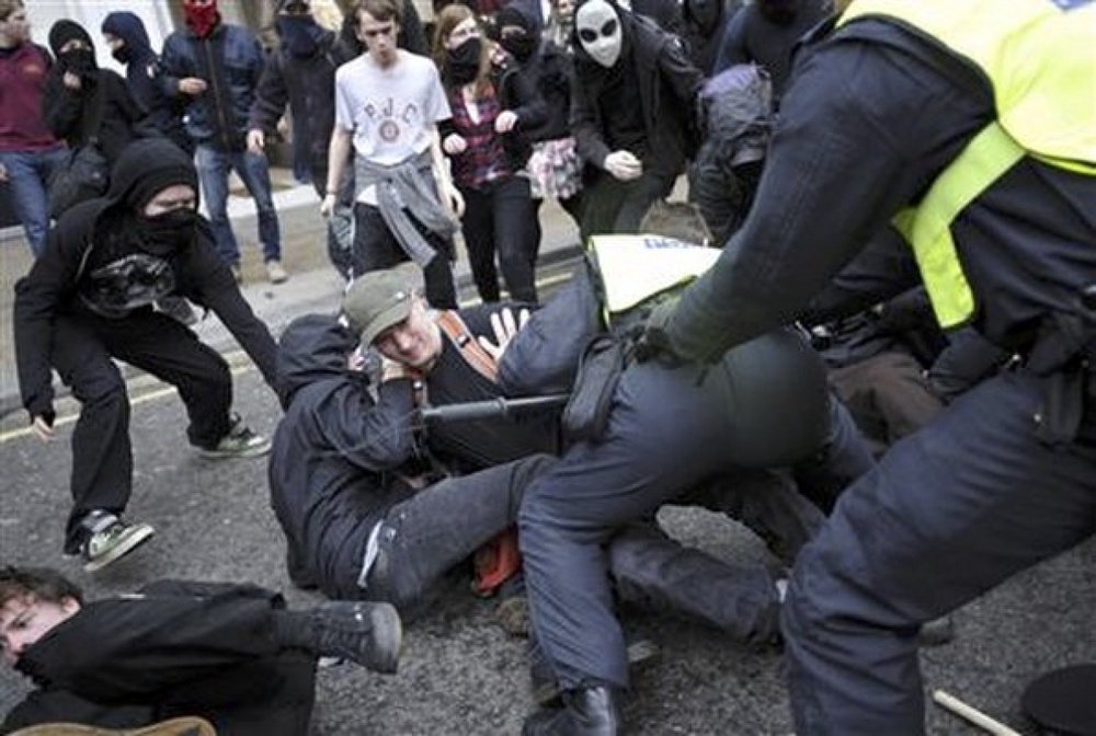 Беспорядки в Лондоне. Фото с сайта gazeta.ru