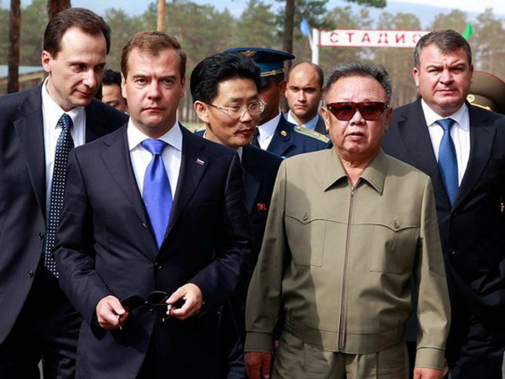 Дмитрий Медведев и Ким Чен Ир. Фото с сайта NEWSru.com©