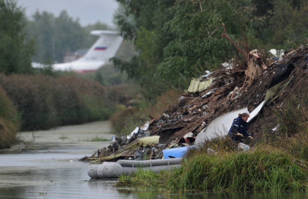 Место крушения самолета Як-42 в поселке Туношпа. ©РИА Новости