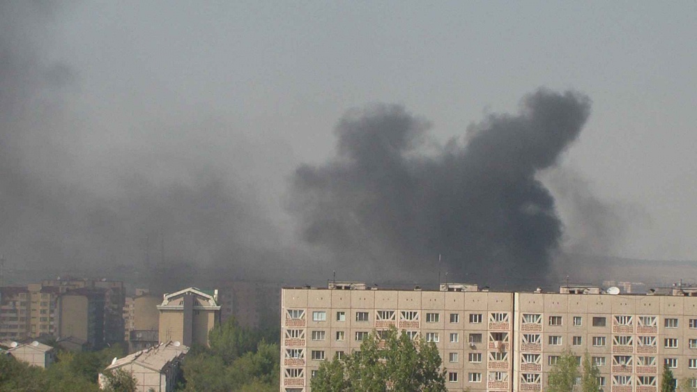 Огонь был виден из окон рядом расположенных домов. Фото с сайта vse.kz