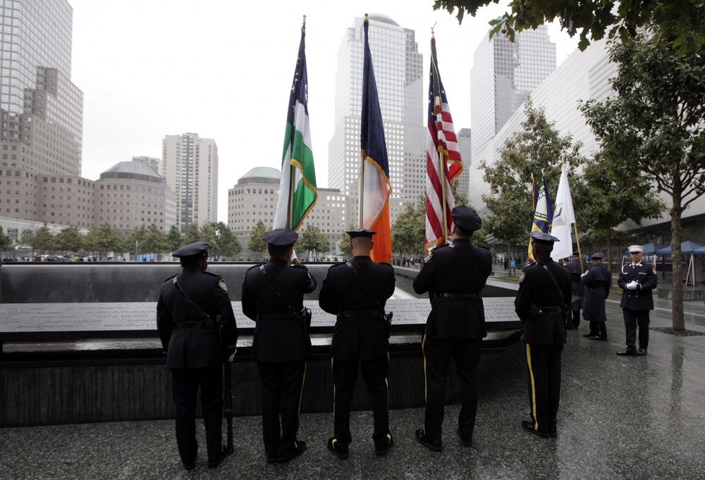 Возложение венков в годовщину теракта 9/11.©REUTERS/Chip East