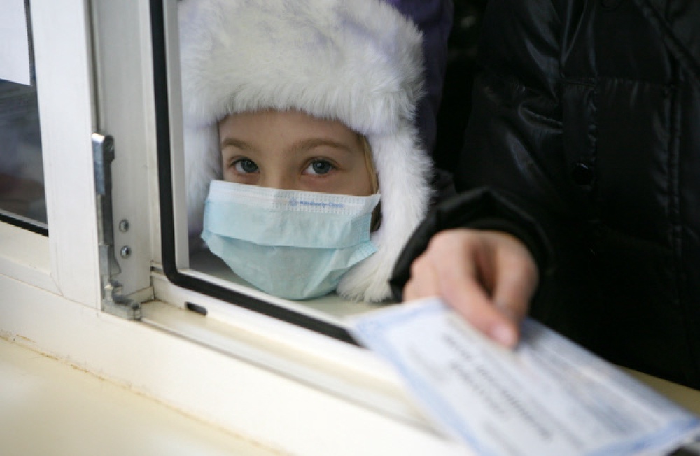 В предверии эпидемии люди закупаются масками. ©РИА Новости