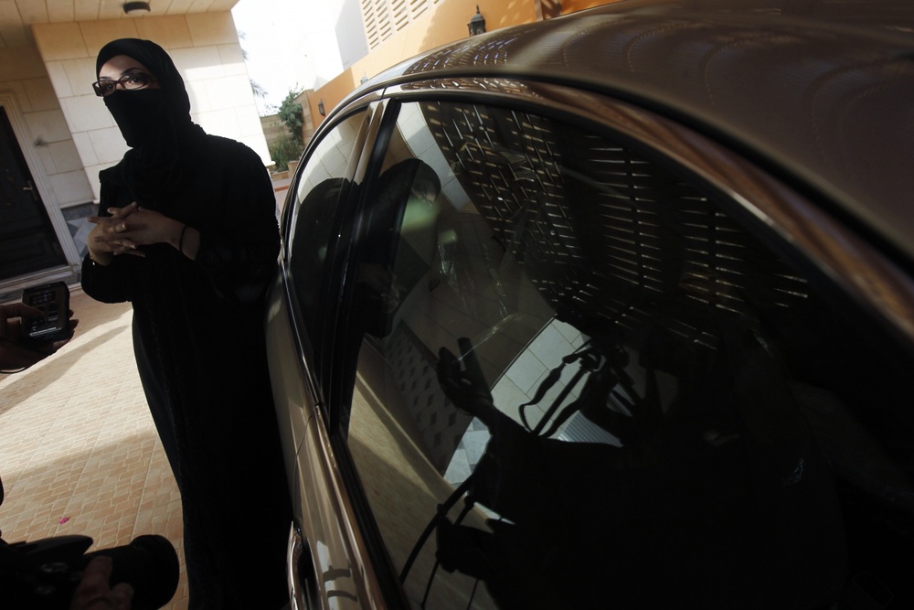 Женщина-водитель в Саудовской Аравии общается с прессой. Фото ©REUTERS