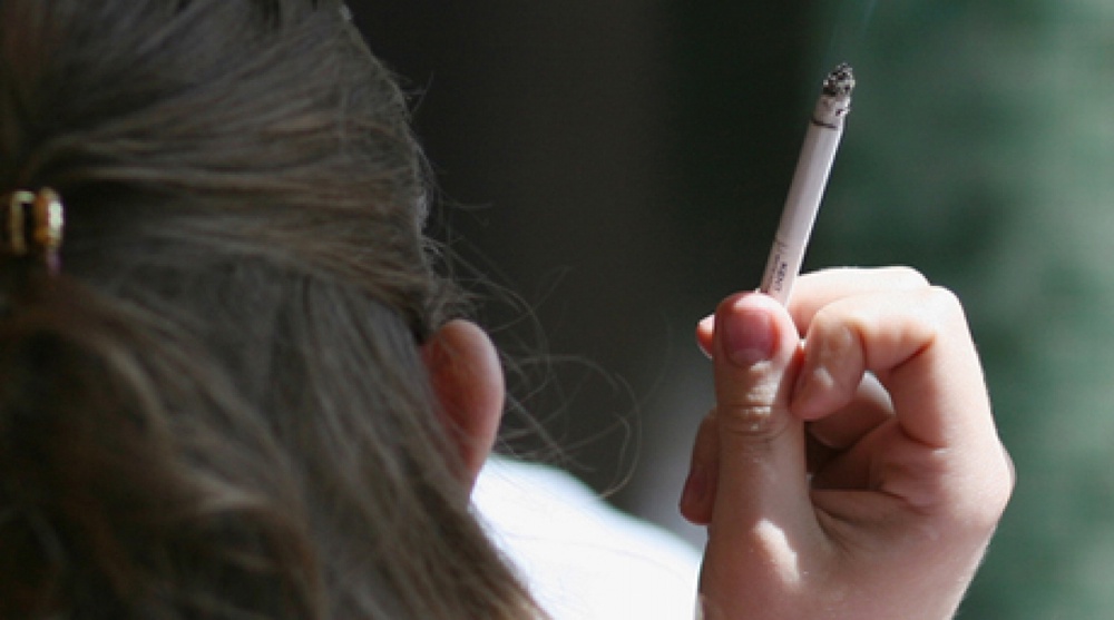 Девушка с сигаретой. ©РИА Новости