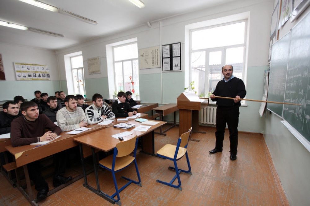 Учитель ведет урок. ©РИА Новости