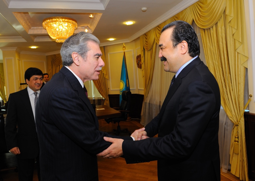 Премьер-министр Казахстана Карим Масимов с вице-председателем международной корпорации Citigroup Карлосом Гутиерресом. Фото с сайта flickr.com