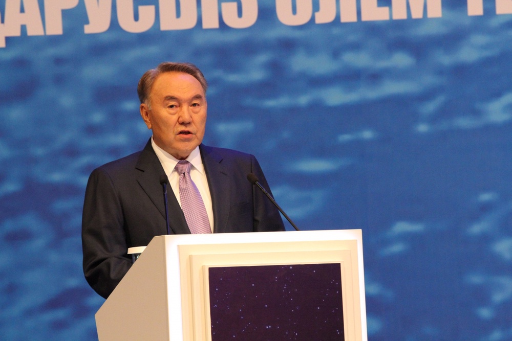 Нурсултан Назарбаев выступает на Международном форуме "За безъядерный мир". Фото Даниал Окасов.