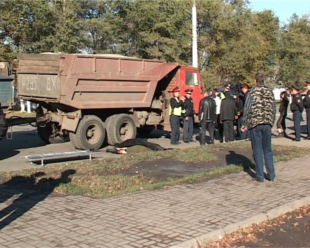 Женщину сбили на пешеходном переходе. Фото ©Софья Шелепова