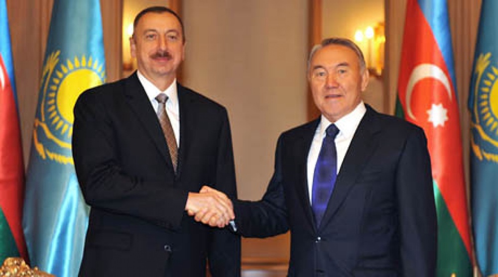 Президент Казахстана Нурсултан Назарбаев и Президент Азербайджана Ильхам Алиев (слева). Фото с сайта akorda.kz
