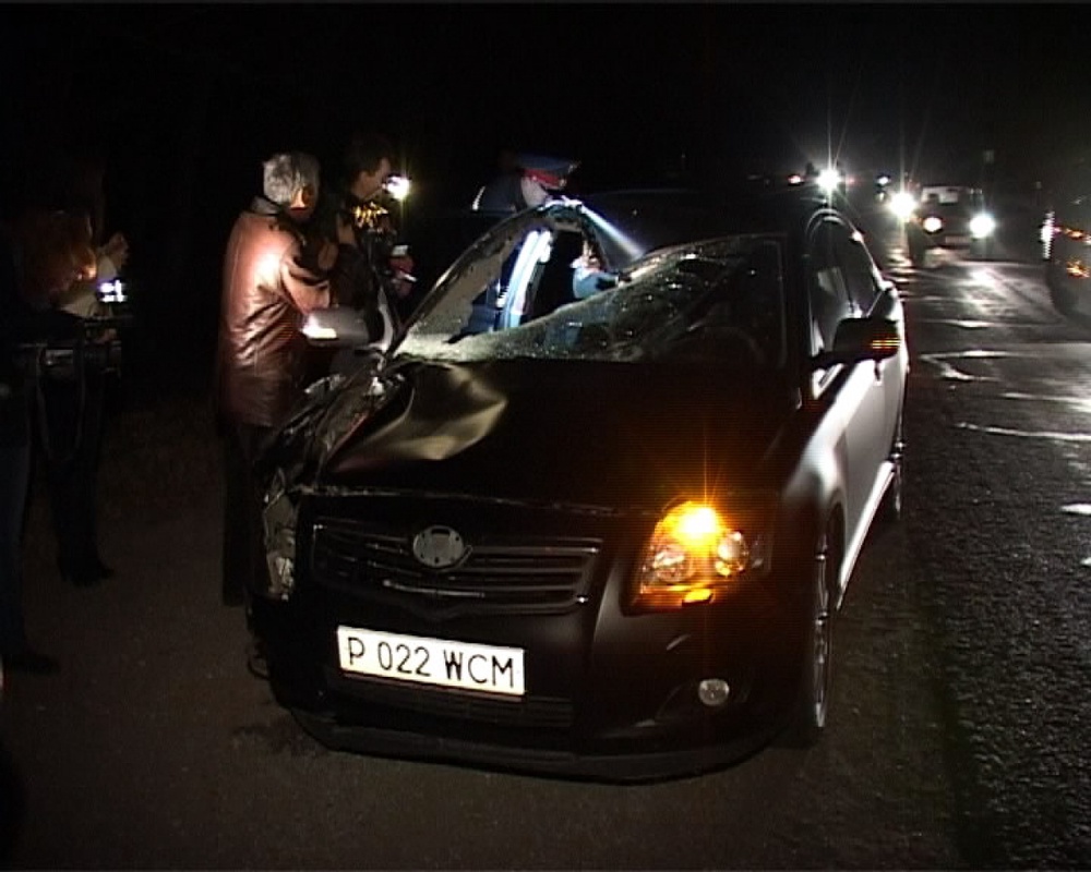 Автомобиль на скорости сбил человека. Фото tengrinews.kz