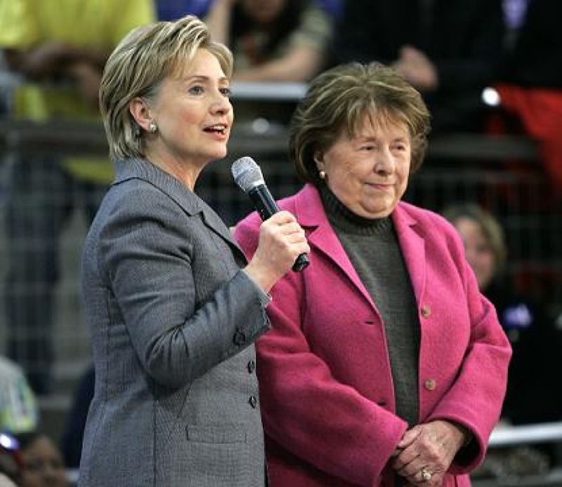 Хиллари Клинтон и Дороти Родэм. Фото с сайта politico.com