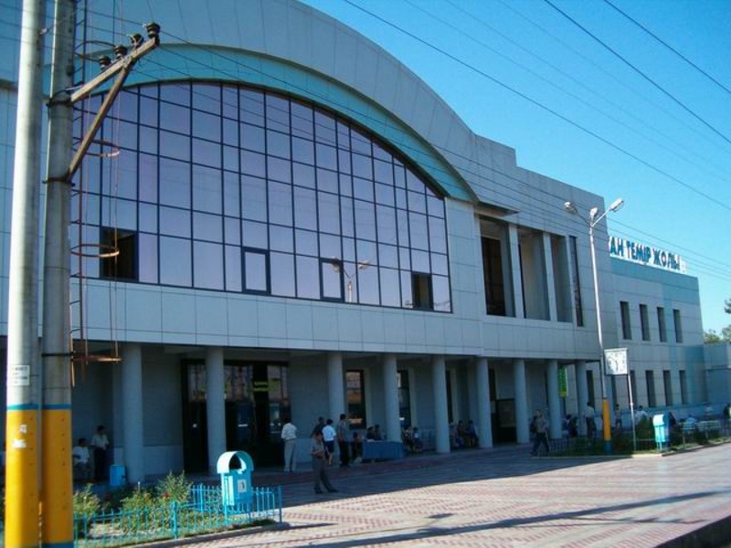 ЖД вокзал Тараза. Фото с сайта www.tarazforum.com