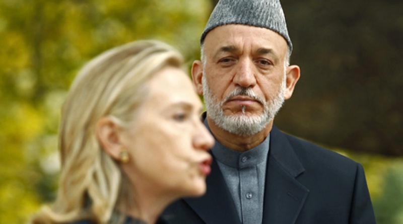 Президент Афганистана Хамид Карзай слушает выступление госсекретаря США Хиллари Клинтон. Фото ©REUTERS