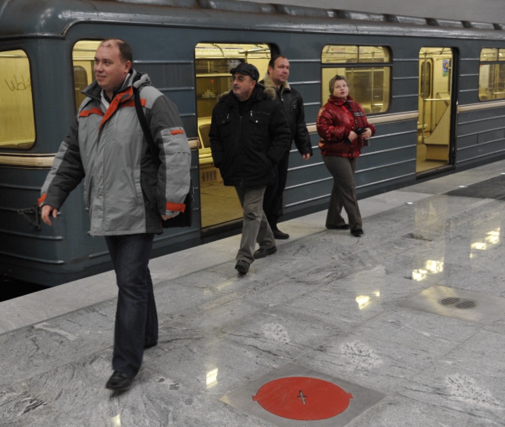 Пассажиры выходит из поезда на станции метро в Москве. Фото РИА Новости©