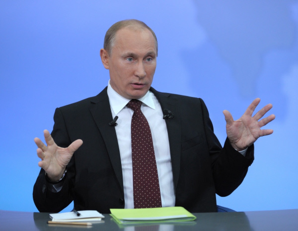 Председатель правительства РФ Владимир Путин отвечает на вопросы россиян в программе "Разговор с Владимиром Путиным". Фото ©РИА НОВОСТИ 