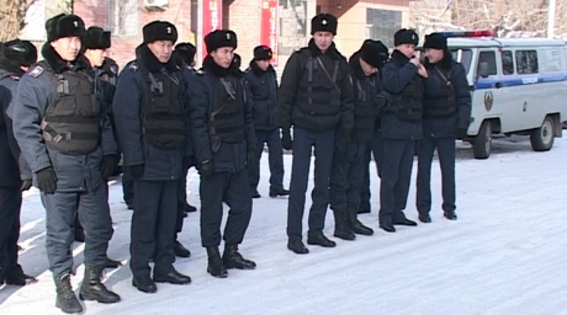 Инструктаж полицейских. Фото из архива tengrinews.kz