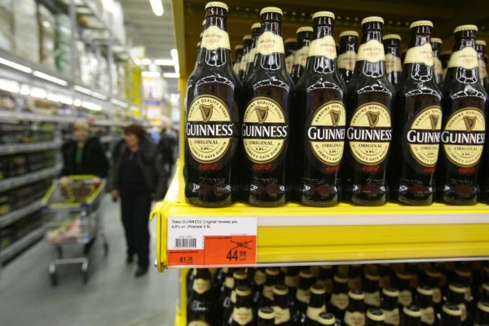 Отдел алкоголя в гипермаркете. Фото ©РИА Новости