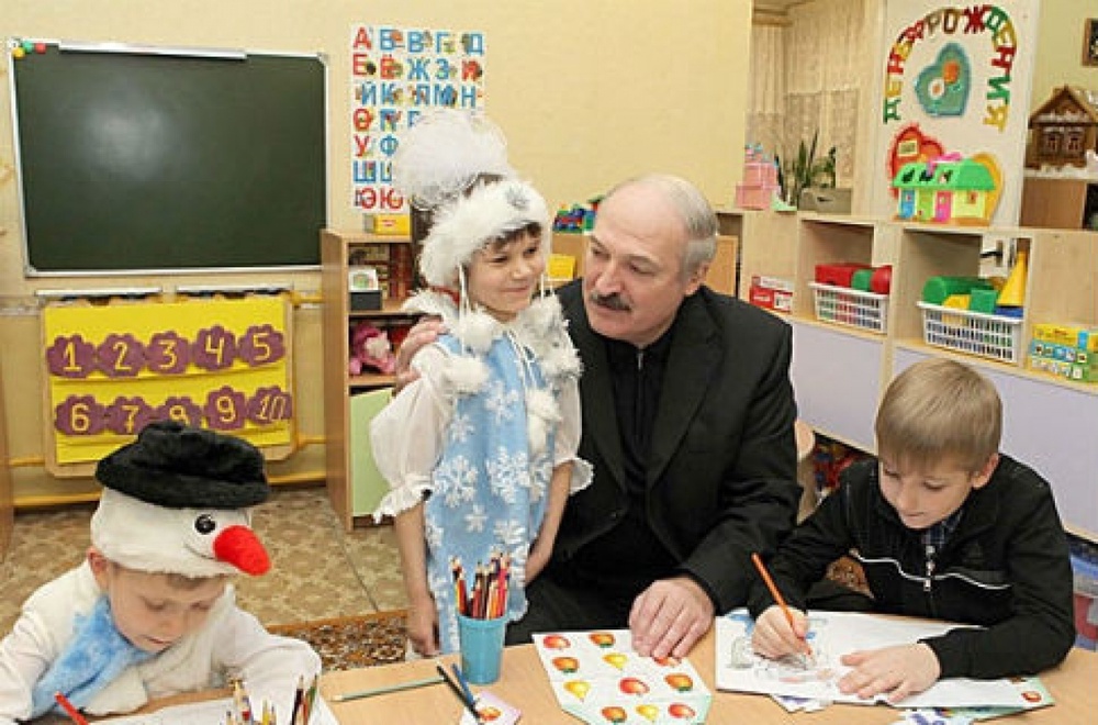 Александр Лукашенко в детском доме. Фото belta.by