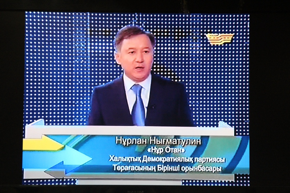 Зампред НДП "Нур Отан" Нурлан Нигматулин. Кадр с теледебатов на телеканале "Хабар".