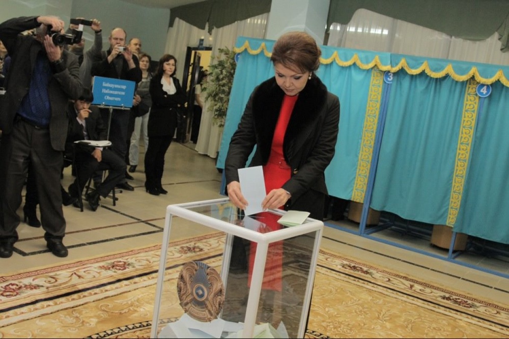 Дарига Назарбаева голосует.  Фото Даниал Окасов©