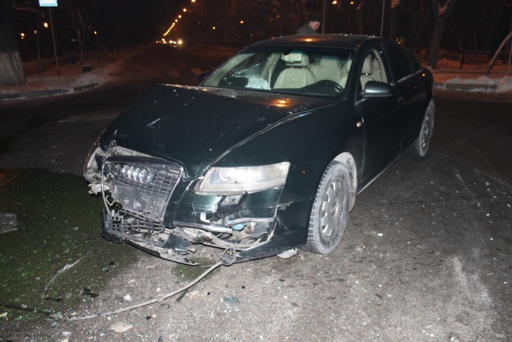 Volkswagen врезался автомобиль Audi. Фото с сайта life24.kz
