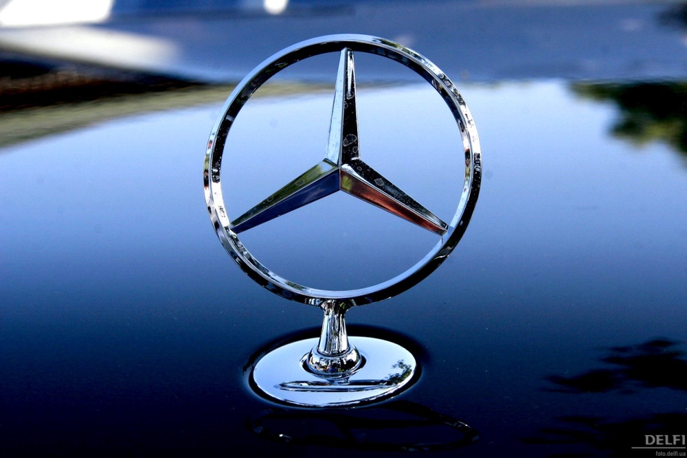 Значок Mercedes-Benz. Фото с сайта foto.delfi.ua