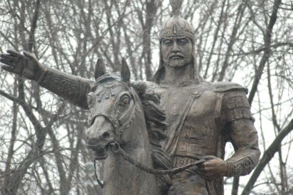 Памятник Манасу в Москве. Фото с сайта ca-news.org