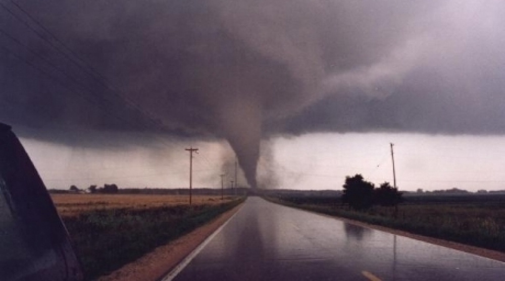Торнадо. Фото из архива Tengrinews.kz
