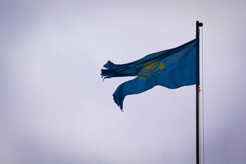 Флаг на здании Комитета по правовой статистике и специальным учетам Генеральной прокуратуры РК. Фото Даниал Окасов©