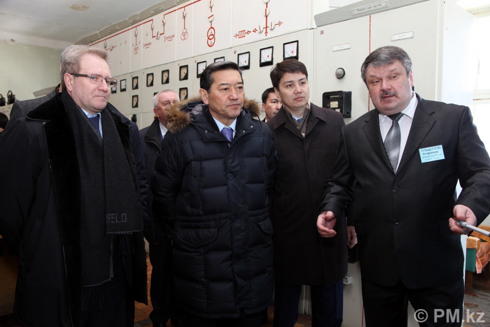 Первый вице-премьер Казахстана Серик Ахметов посетил Хариузовскую ГЭС. Фото с сайта pm.kz