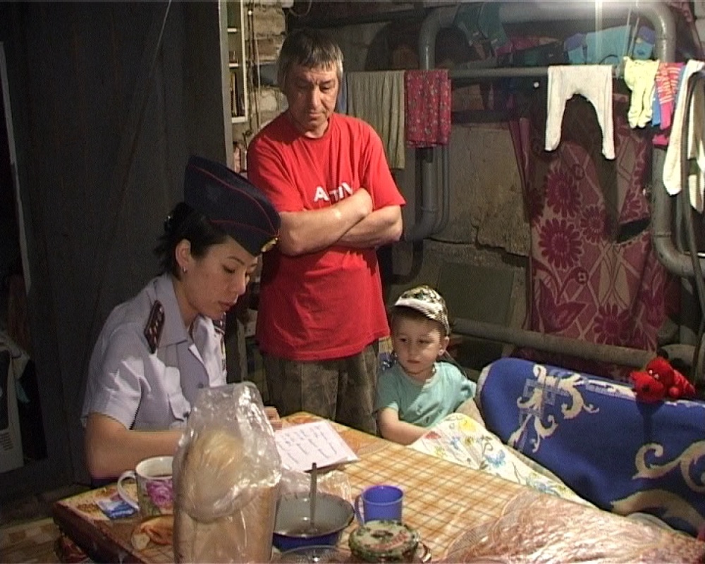 Семья, проживающая в подвале. Фото предоставлено пресс-службой ДВД Актюбинской области