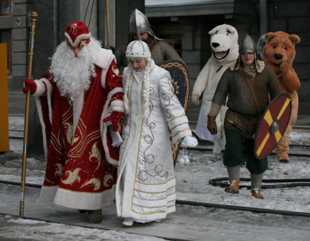 Дед Мороз со Снегурочкой. Фото ©РИА Новости