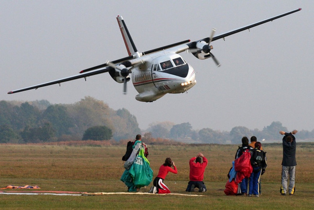 Двухмоторный самолет Let L-410. Фото с сайта newsliga.ru