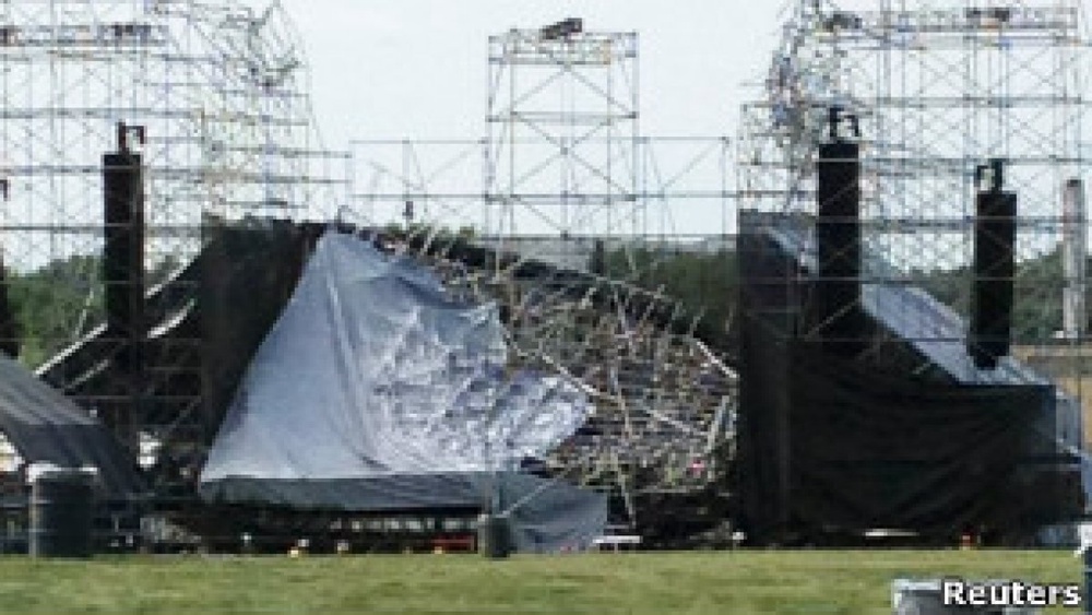 Сцена в парке была сооружена специально для концерта группы Radiohead. Фото Reuters