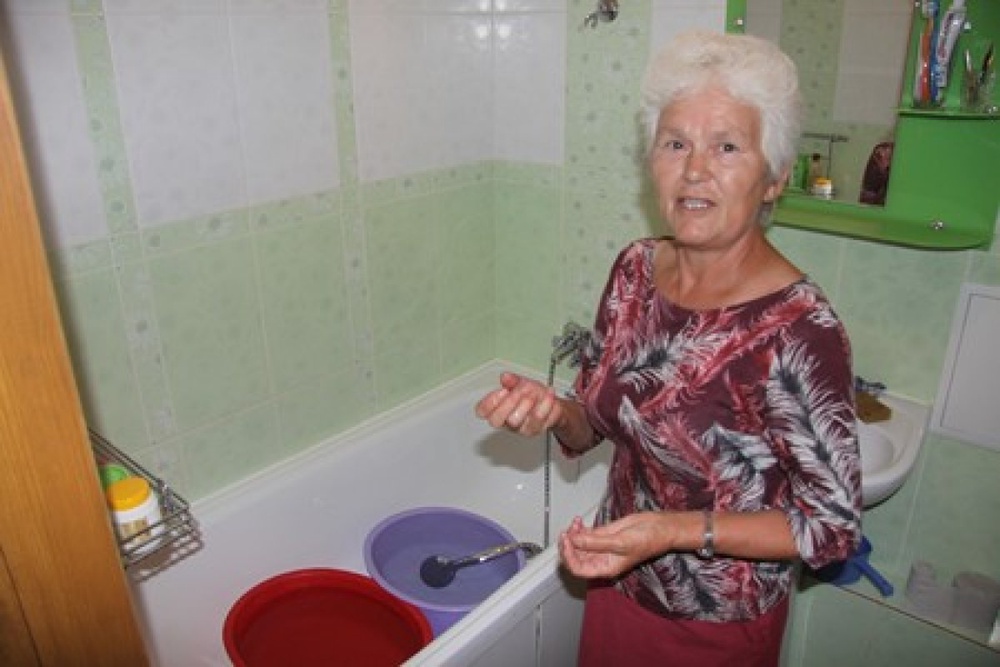 Зайтуна Хайсарова, нашедшая "моллюск" у себя в ванной. Фото uralskweek.kz