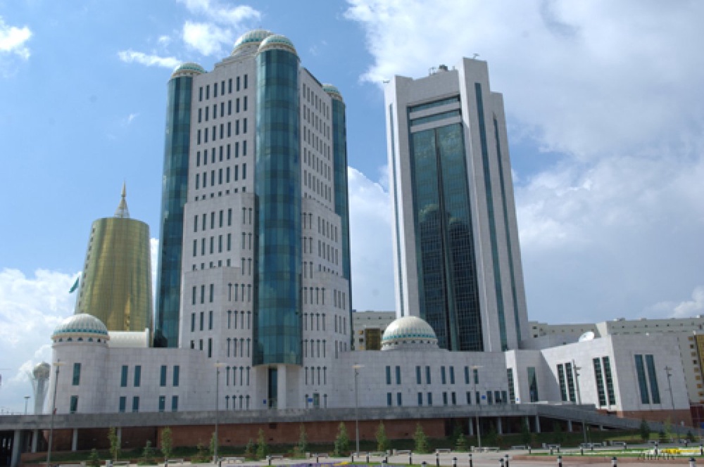 Общий вид зданий Сената и Мажилиса Парламента РК. Фото с сайта hozu.parlam.kz