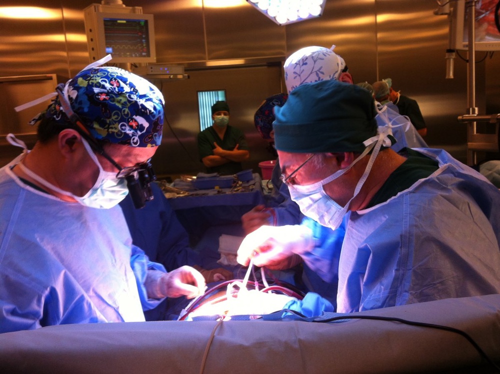 Операция по имплантации искусственного сердца. Фото Нацмедхолдинг