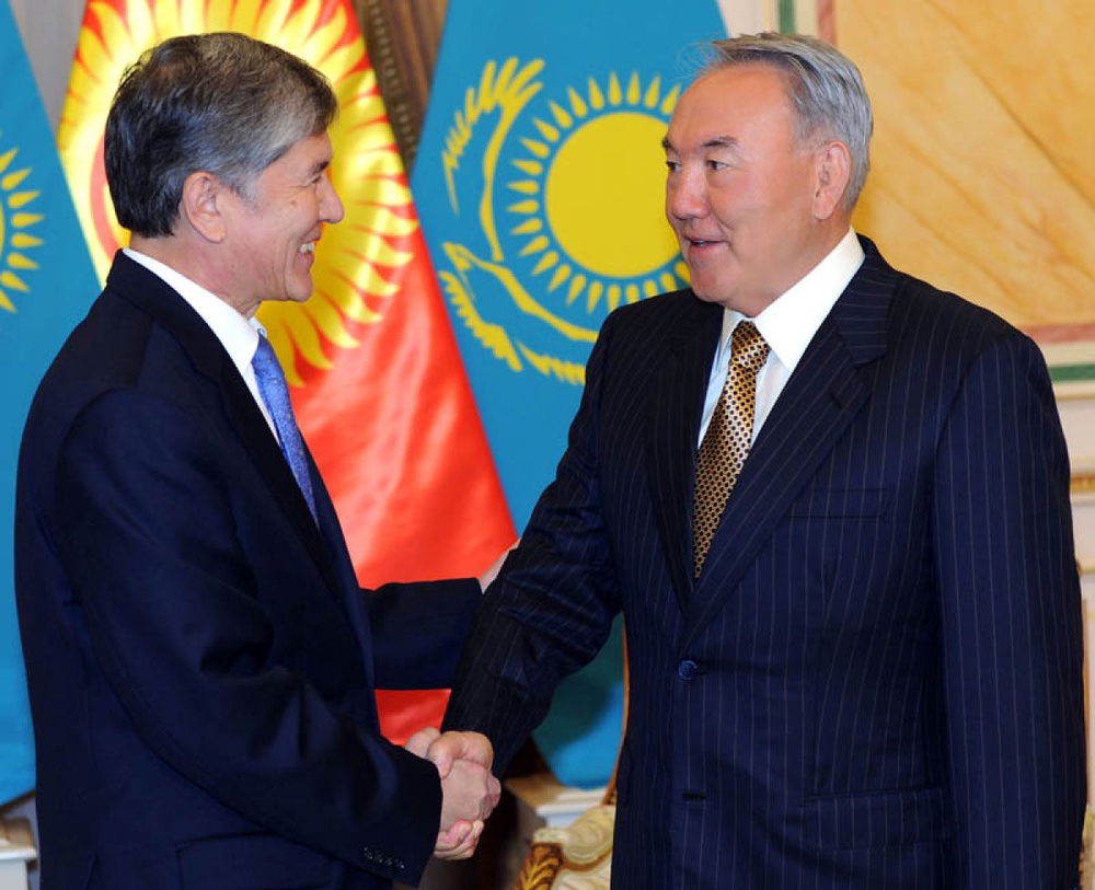 Нурсултан Назарбаев и Алмазбек Атамбаев. Фото с сайта akorda.kz