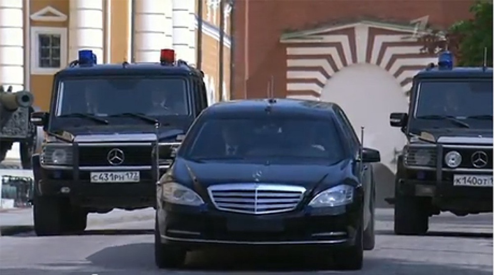 Президентский Mercedes Pullman Владимир Путина. Кадр видео с youtube.com