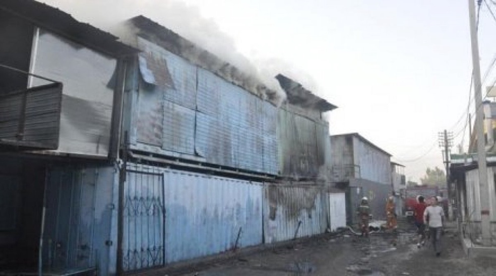 Пожар на рынке Дастур. Фото с сайта kursiv.kz