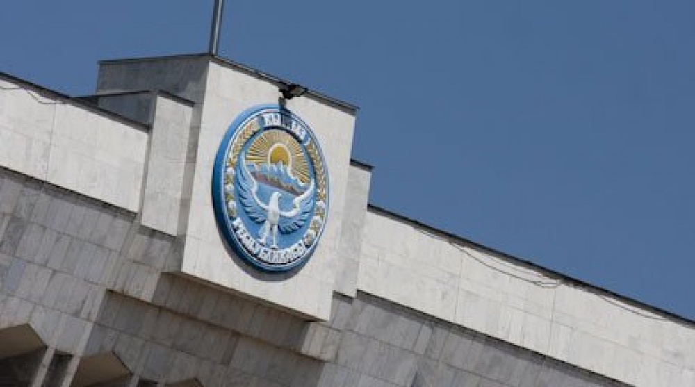 Герб Кыргызстана на здании Дома Правительства в Бишкеке. Фото Владимир Дмитриев©
