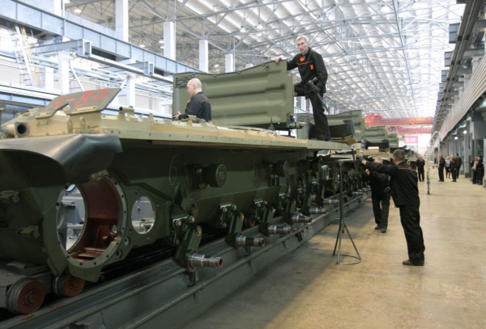 Сборка танков в производственном цехе. Фото ©РИА Новости