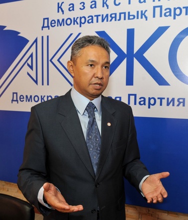 Председатель ДПК "Ак жол" Азат Перуашев. Фото ©Пресс-служба ДПК "Ак жол"