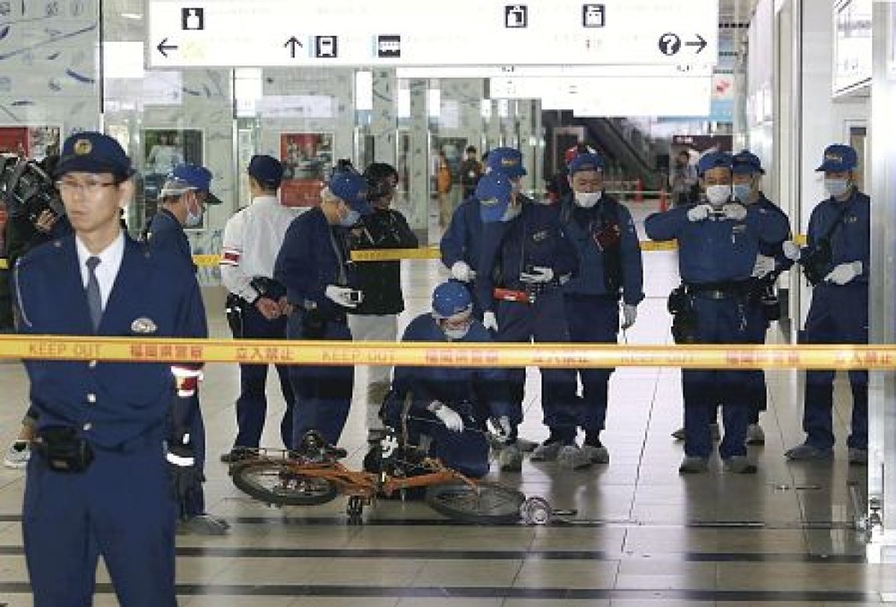 Фото с места происшествия на станции Хаката. Фото с сайта kyushu.yomiuri.co.jp