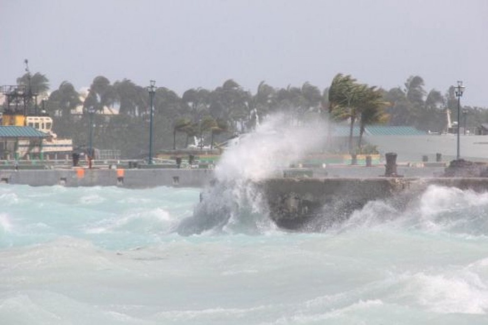 Тропический ураган "Сэнди" на Багамских островах. Фото с сайта petrukhin.kz