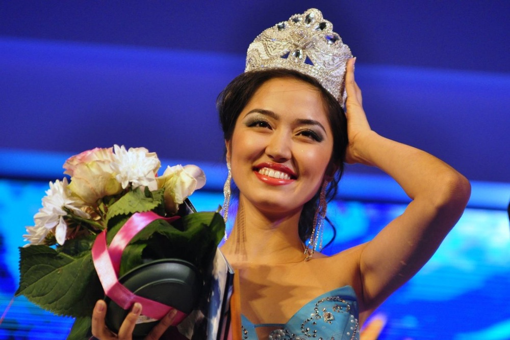 Победительница конкурса  "Мисс Астана 2012" Аяулым Ергазы. Фото Олжас Салмурза