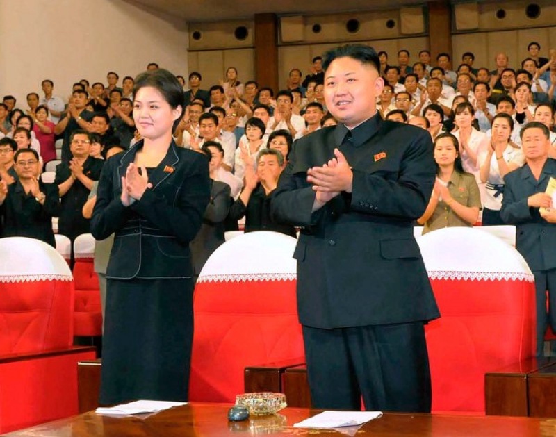 Ким Чен Ын с супругой. Фото ©REUTERS