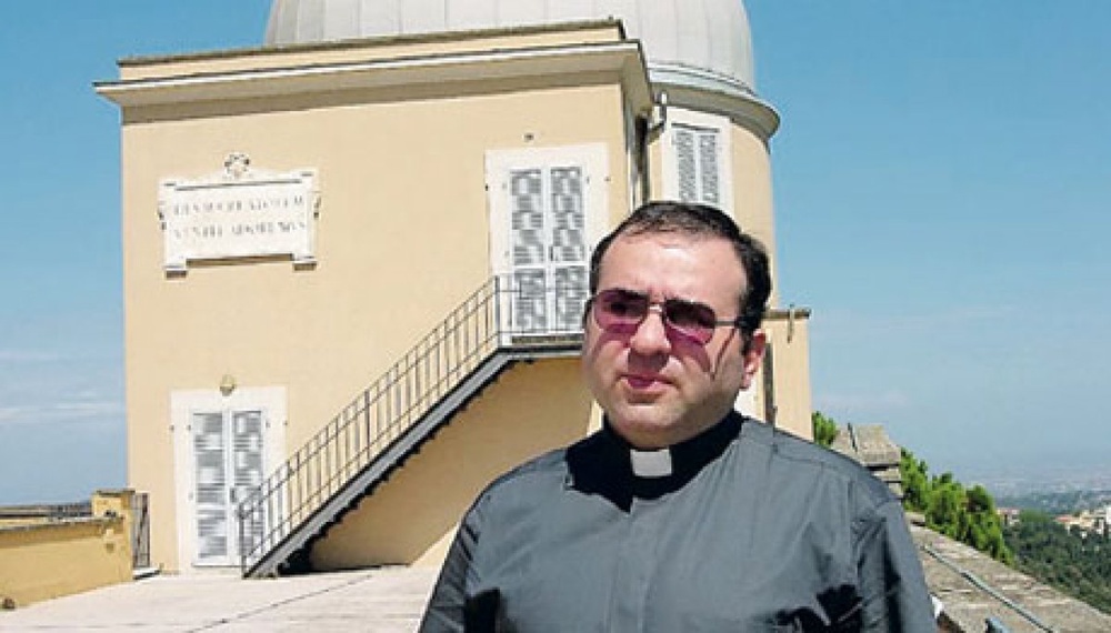 Глава обсерватории Ватикана Хосе Фунес. Фото с сайта cienciayreligion.org