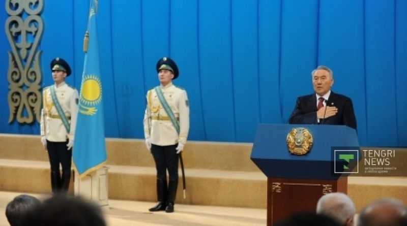 Нурсултан Назарбаев с посланием "Казахстан-2050". Фото ©Даниал Окасов